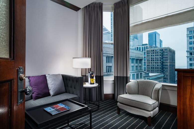 Staypineapple, An Iconic Hotel, The Loop Chicago