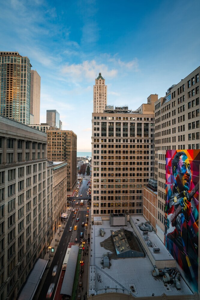 Staypineapple, An Iconic Hotel, The Loop Chicago