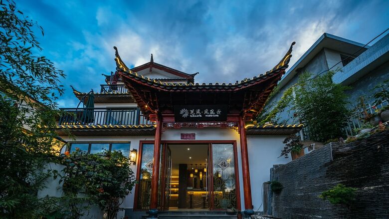Floral Hotel Phoenix Cloud Lijiang