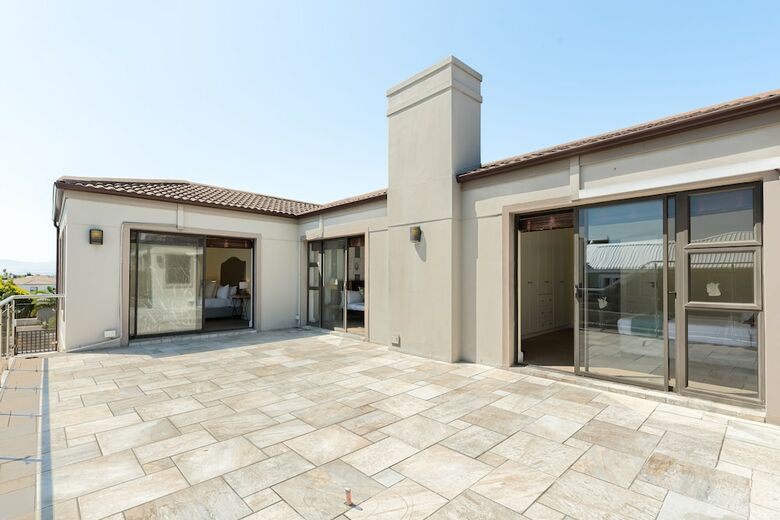 Villa Harbour Close 18