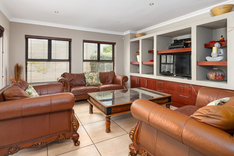 Villa Harbour Close 18