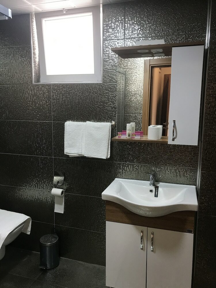?kizler Apart Otel