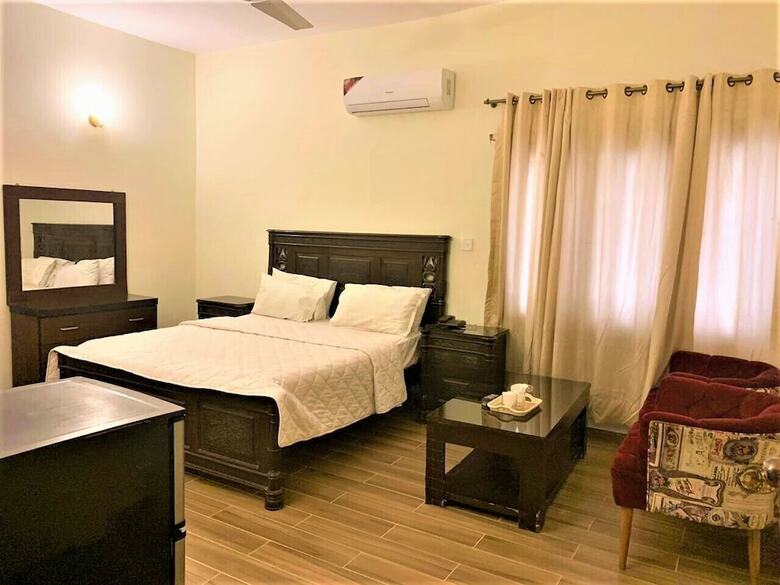 Hotel Margalla Palace