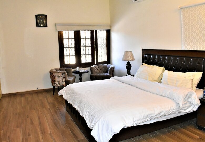 Hotel Margalla Palace
