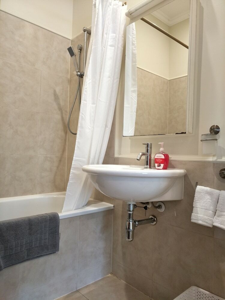 Hotel Western Springs Villa
