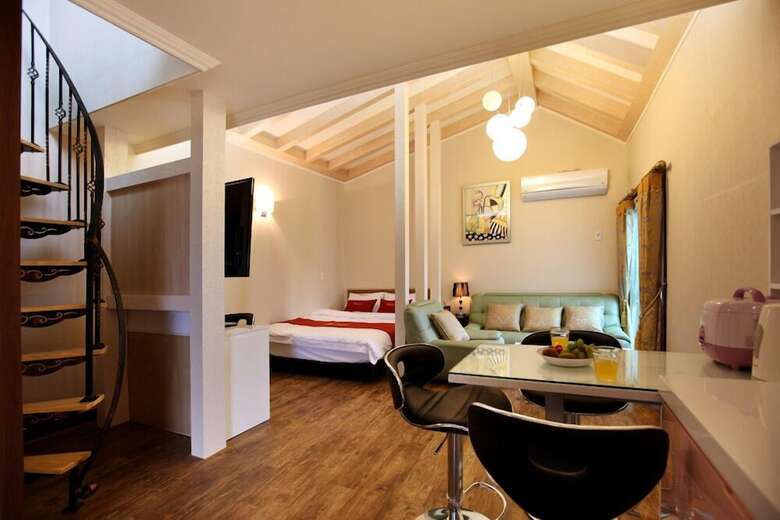 Tongyoung Beach Castle Pension
