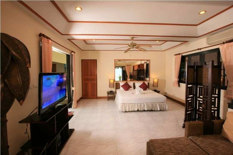 5 Bedroom Beach Front Villa On Samrong Bay
