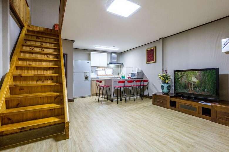 Mountain And Water Pension