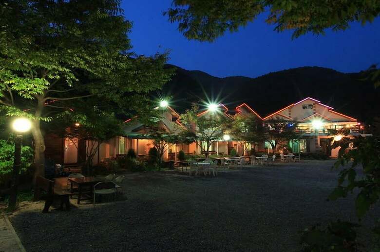 Mountain And Water Pension
