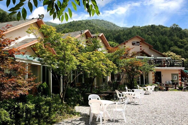 Mountain And Water Pension