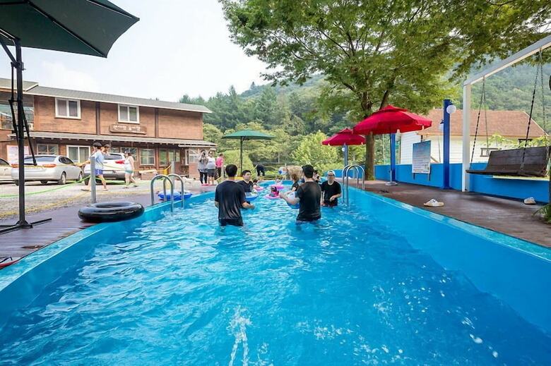 Mountain And Water Pension