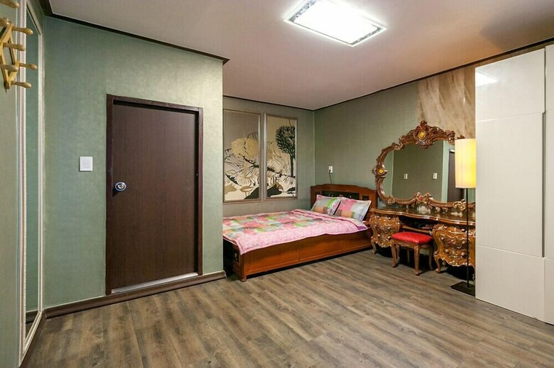 Mountain And Water Pension
