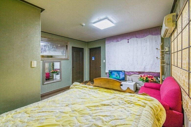 Mountain And Water Pension