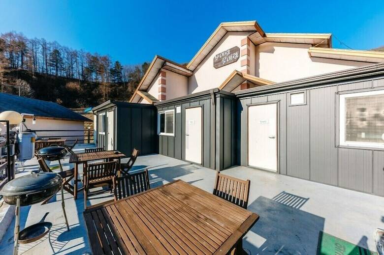 Mountain And Water Pension