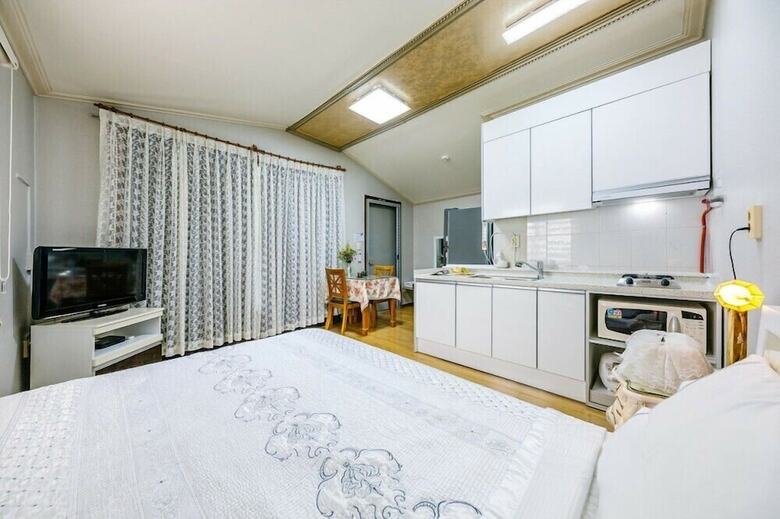 Mountain And Water Pension