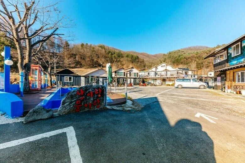 Mountain And Water Pension