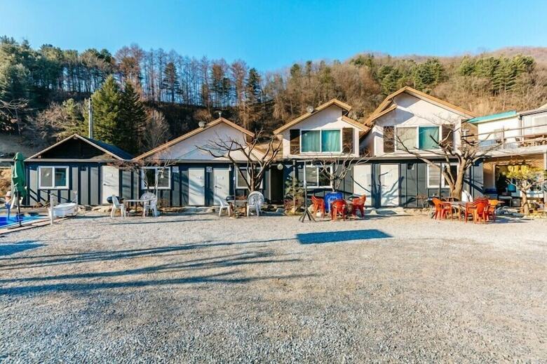 Mountain And Water Pension