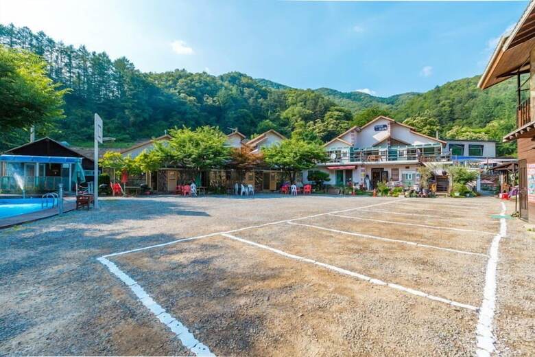 Mountain And Water Pension