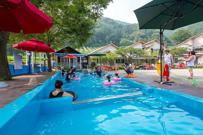 Mountain And Water Pension