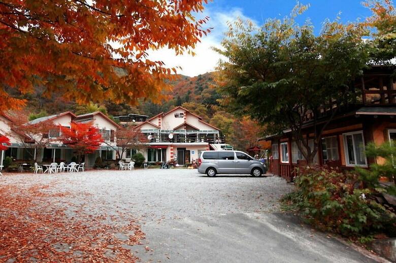 Mountain And Water Pension