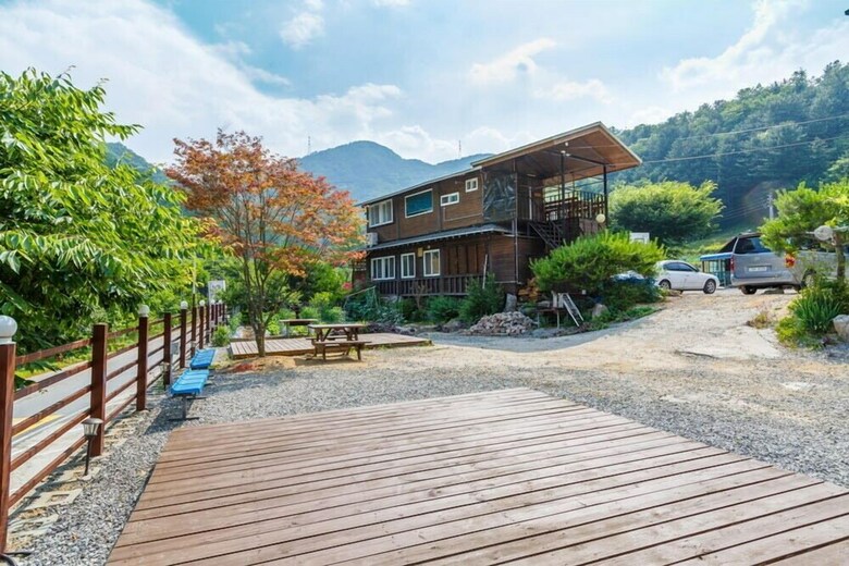 Mountain And Water Pension