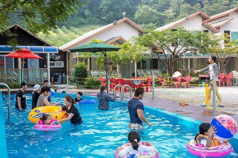Mountain And Water Pension