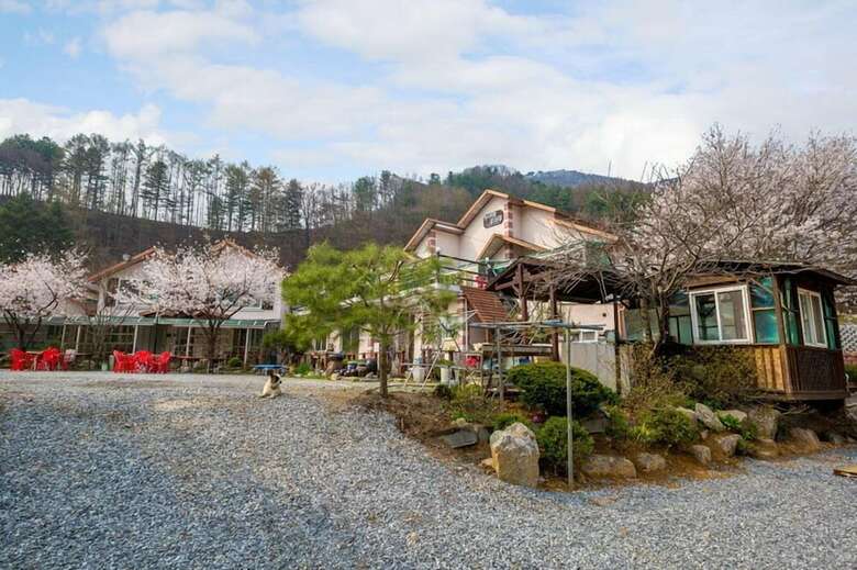 Mountain And Water Pension