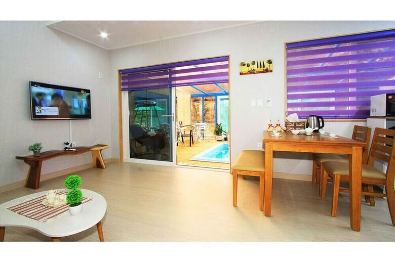 Camino Poolvilla Pension