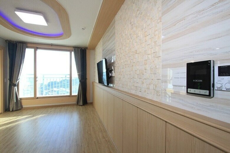 Nuri (Blue Road Town Pension