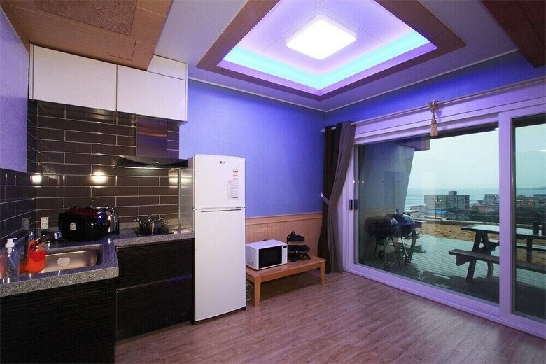 Jangmi (Blue Road Town Pension