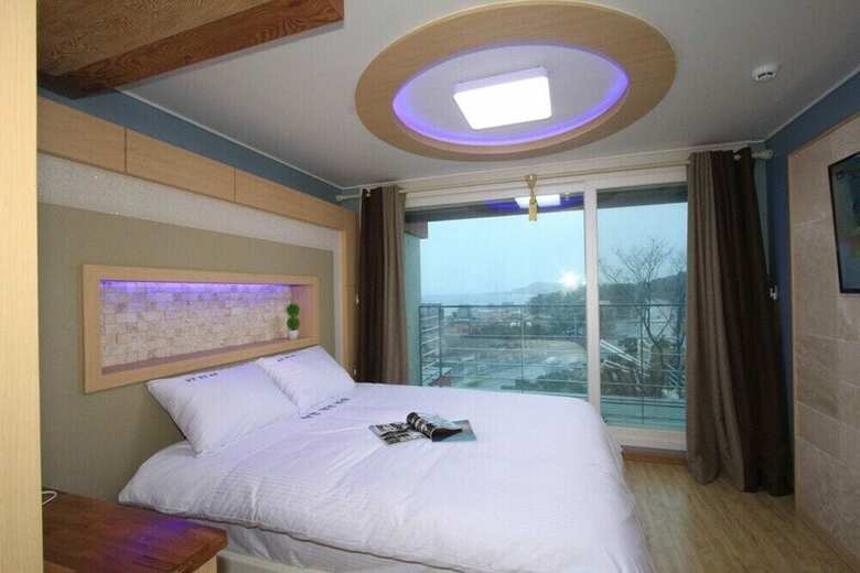 Jangmi (Blue Road Town Pension