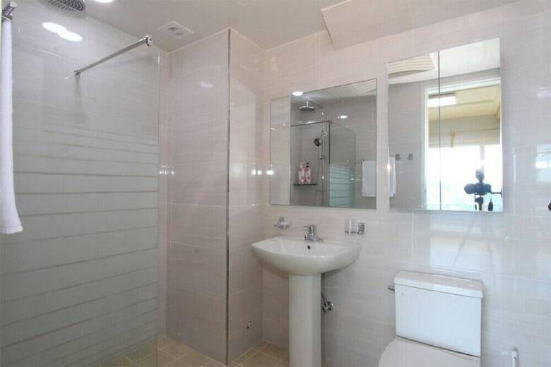 Jangmi (Blue Road Town Pension