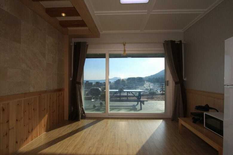 Jangmi (Blue Road Town Pension