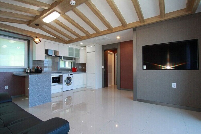 Hayanjip (Blue Road Town Pension