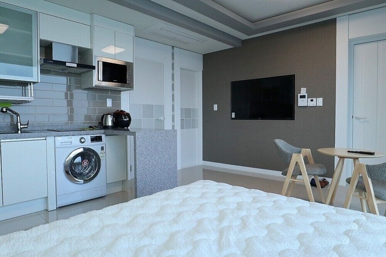 Hayanjip (Blue Road Town Pension