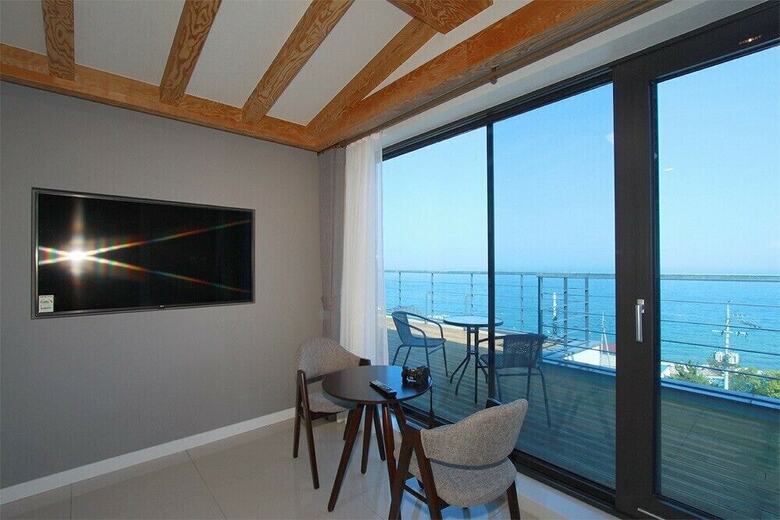 Hayanjip (Blue Road Town Pension