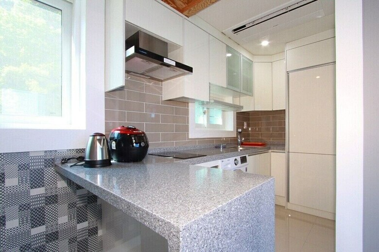 Hayanjip (Blue Road Town Pension