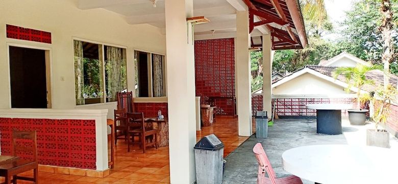 Bed & Breakfast Bunga Ayu Seaside Resort