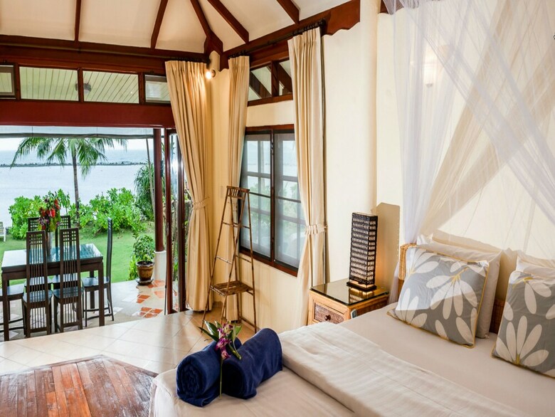 4 Bedroom Beach Front Villa Sea Breeze