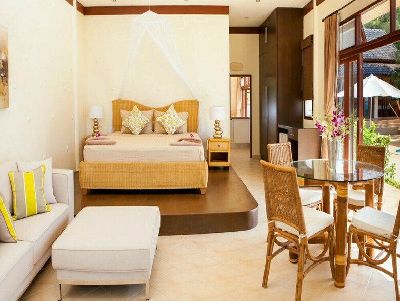 4 Bedroom Beach Front Villa Sea Breeze