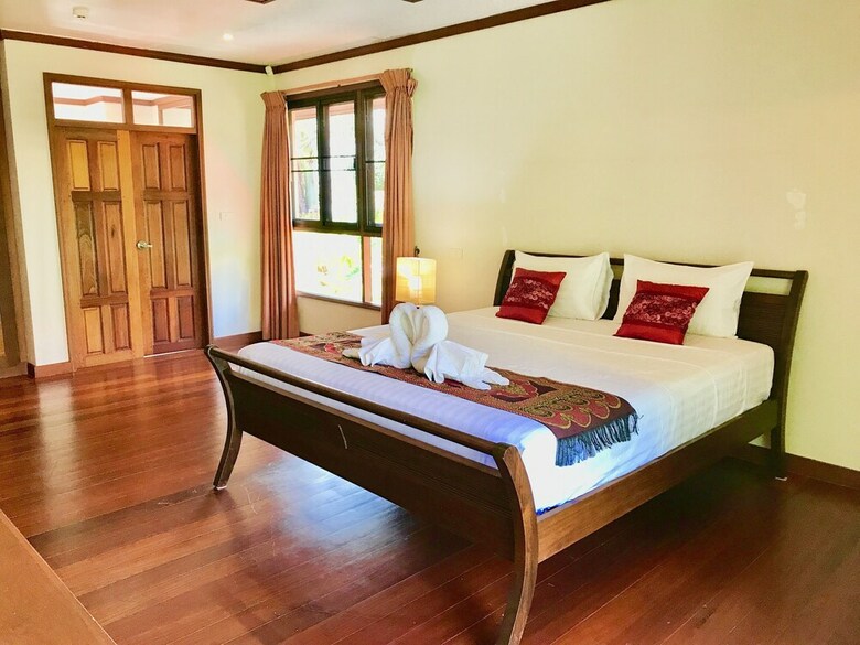 7 Bedroom Twin Villas On Beach Front Resort