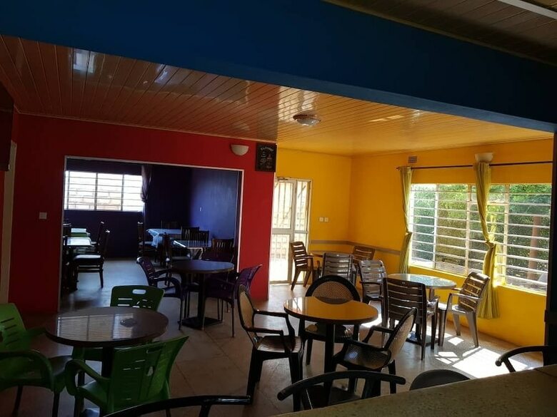 Hotel Ticheze Lodge And Car Hire
