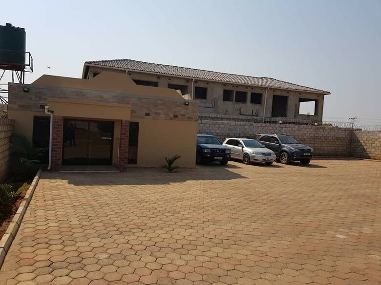 Hotel Ticheze Lodge And Car Hire