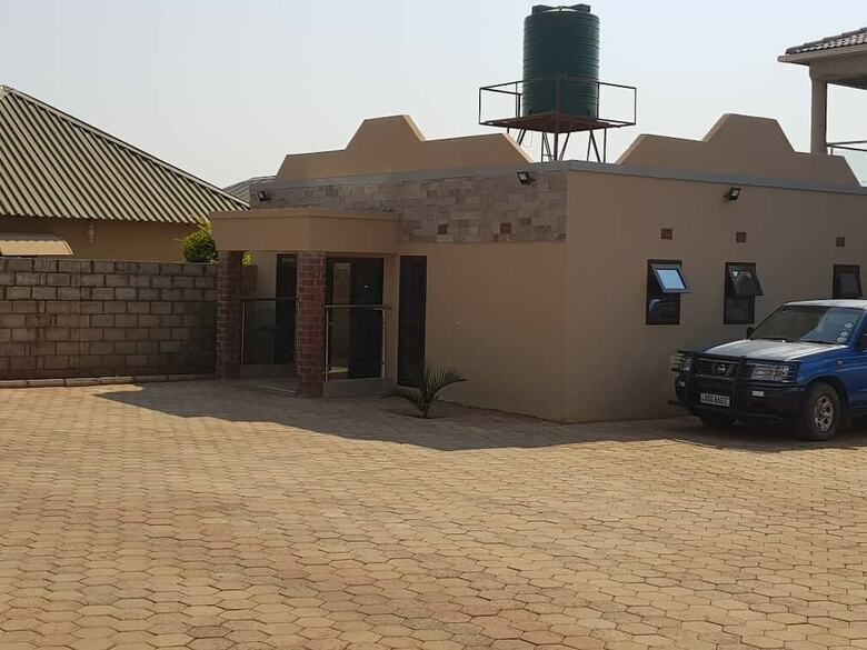 Hotel Ticheze Lodge And Car Hire