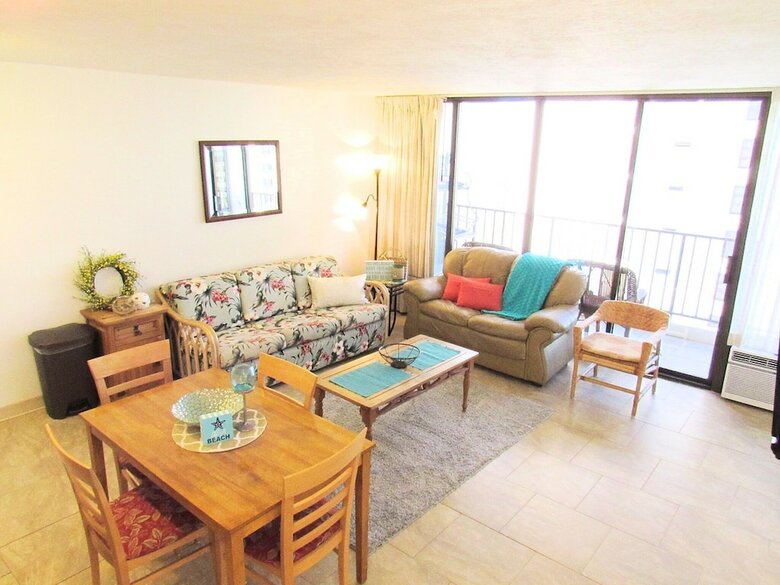Waikiki Banyan Oceanview 24th Floor