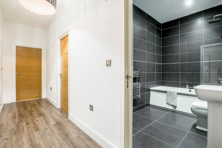 Ur Stay - Jewellery Apartments
