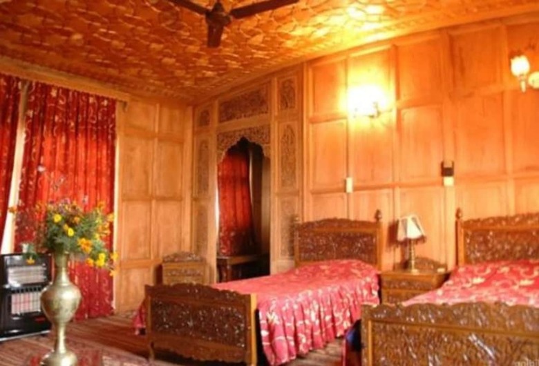 New Kolohai Houseboats