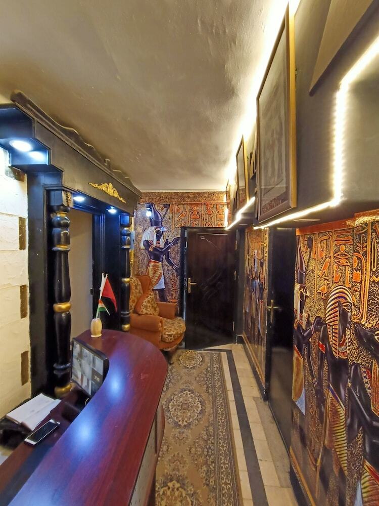 Hostal Castle Hotel