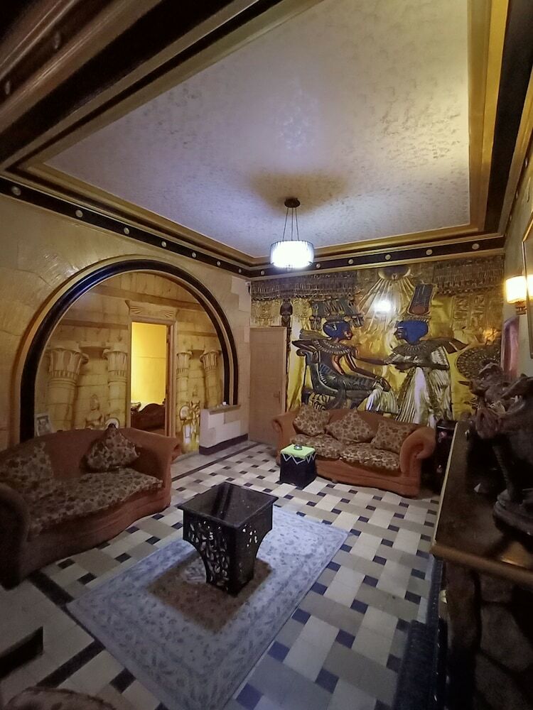 Hostal Castle Hotel