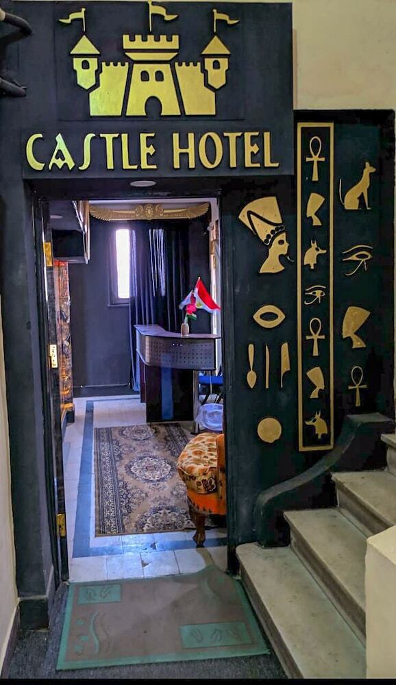 Hostal Castle Hotel
